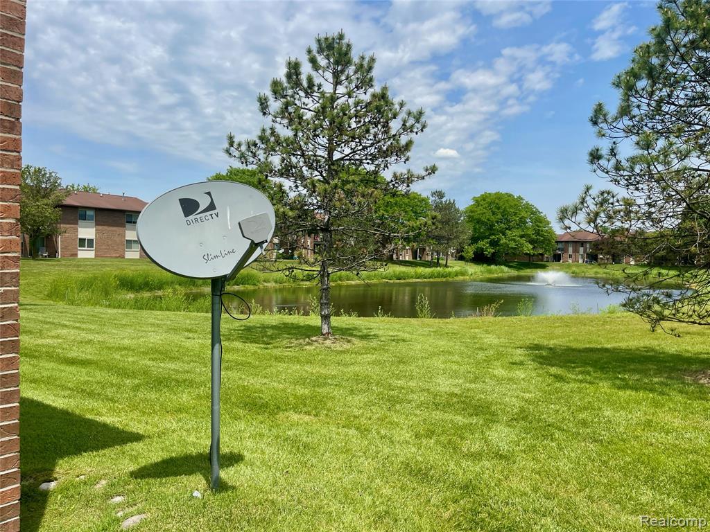 33765 Pondview Circle Livonia, MI 48152 - Photo 4 of 27