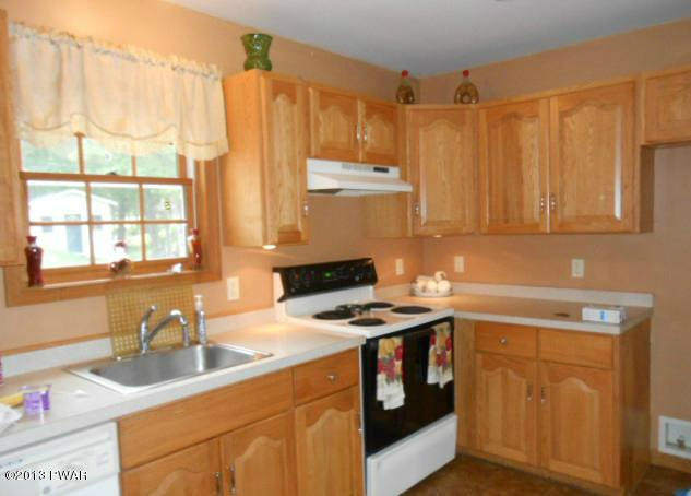 2140 Fox Road Bushkill, PA 18324 - Photo 5 of 10 Gallery Image 5