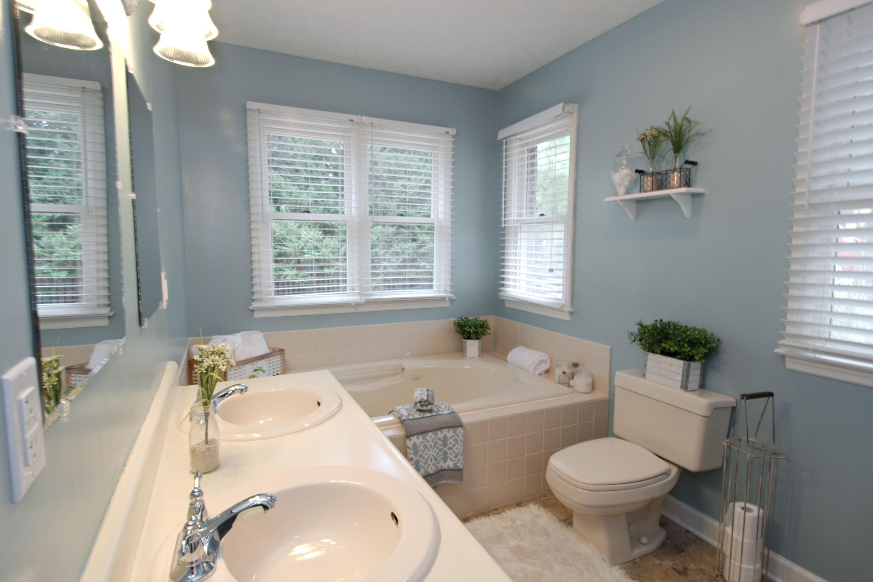 115 Longleaf Road Southern Pines, NC 28387 - Photo 19 of 33 Master Bath 1