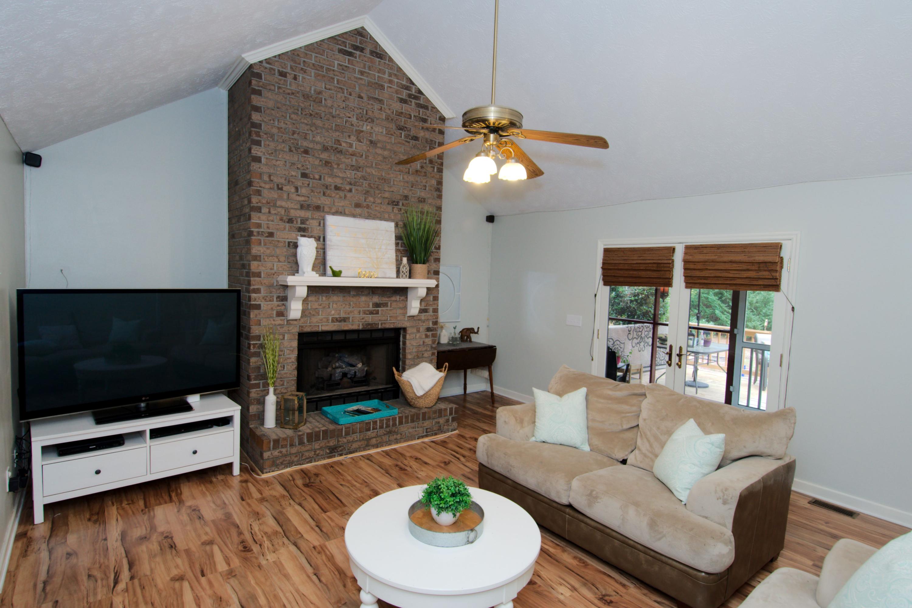 115 Longleaf Road Southern Pines, NC 28387 - Photo 6 of 33 Living 2
