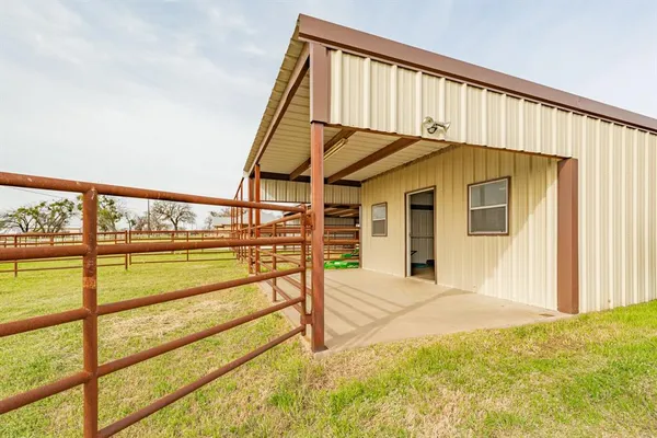 $749,900 | 5105 County Road 423, Stephenville, TX 76401