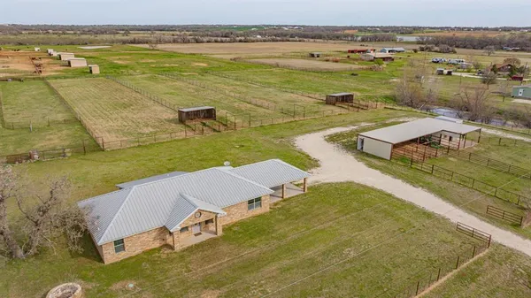 $749,900 | 5105 County Road 423, Stephenville, TX 76401