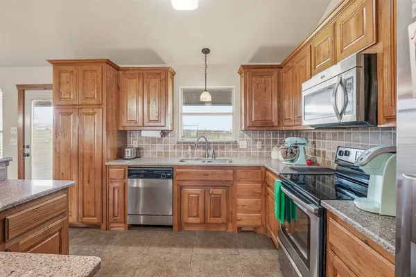 $749,900 | 5105 County Road 423, Stephenville, TX 76401