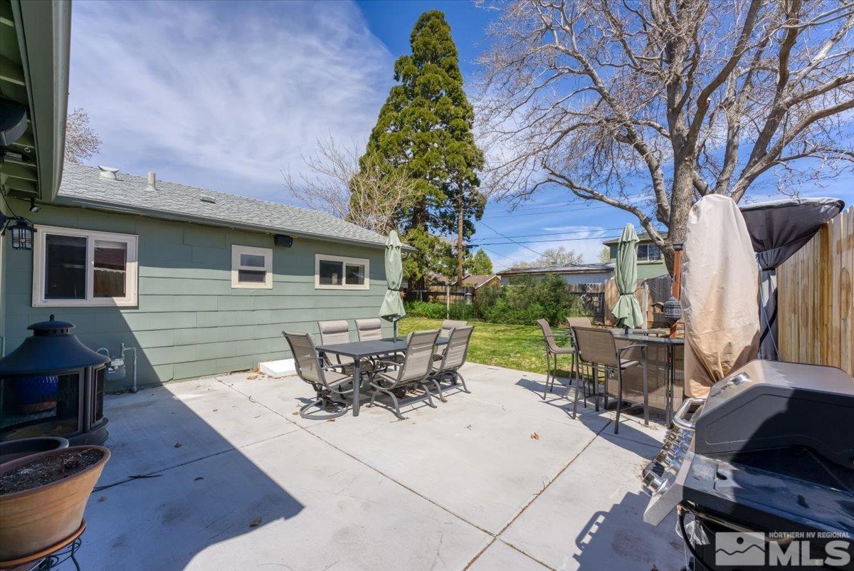 1640 Emerald Place Reno, NV 89502 - Photo 21 of 25 a backyard of a house with table and chairs
