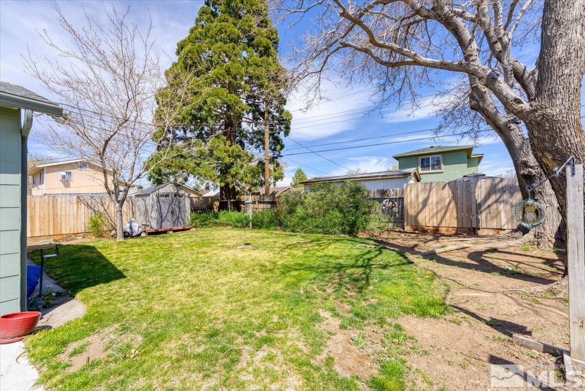 1640 Emerald Place Reno, NV 89502 - Photo 22 of 25 a backyard of a house with lots of green space