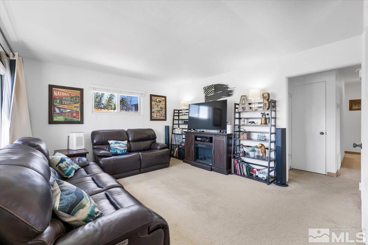 1640 Emerald Place Reno, NV 89502 - Photo 4 of 25 a living room with furniture and a flat screen tv