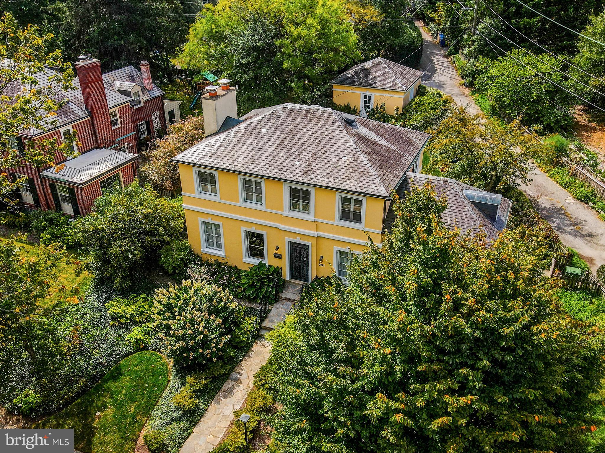 201 St Dunstans Road Baltimore, MD 21212 - Photo 2 of 43