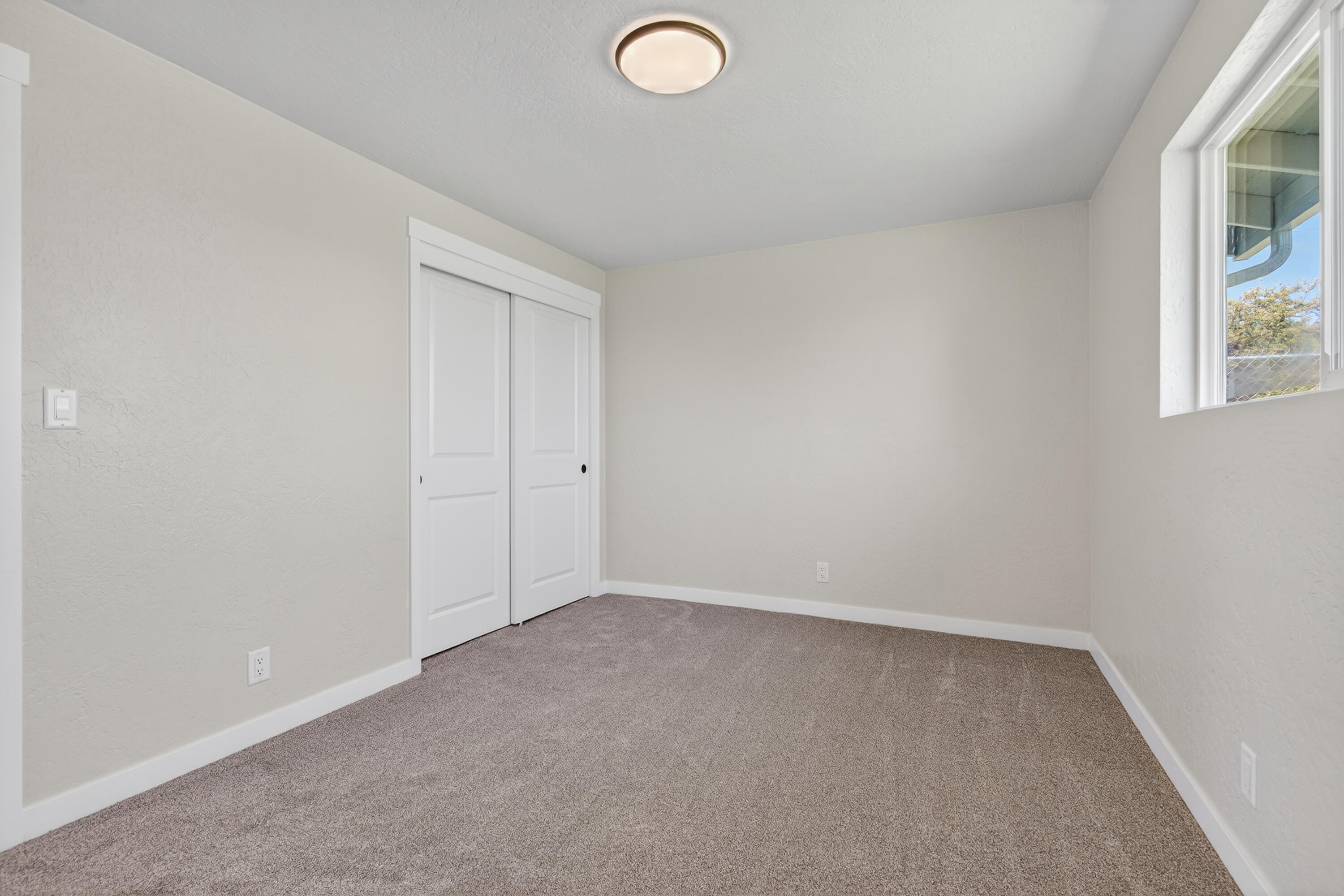 550 Experiment Station Road Medford, OR 97501 - Photo 17 of 27 an empty room with windows