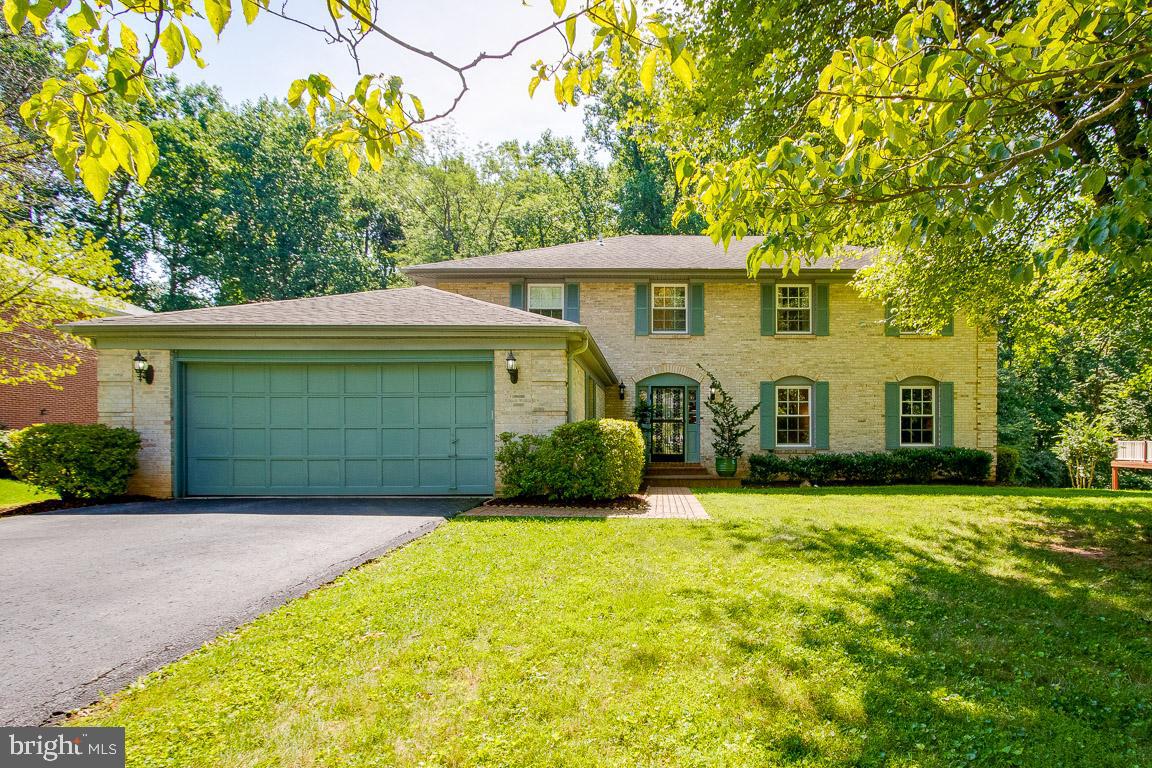 734 Ridge Drive McLean, VA 22101 - Photo 1 of 9 734 Ridge Drive - Sited on PRIME LOT!