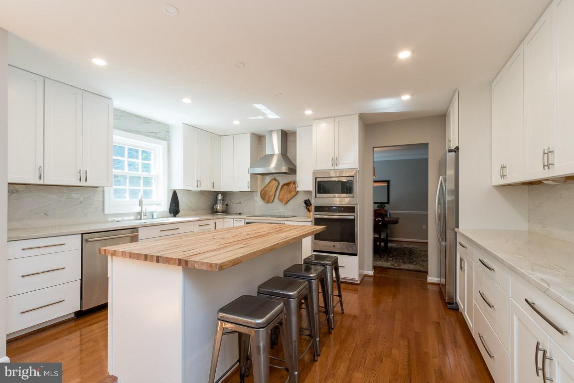 734 Ridge Drive McLean, VA 22101 - Photo 3 of 9 Gourmet Kitchen just Remodeled!