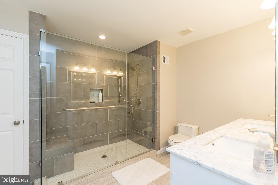 734 Ridge Drive McLean, VA 22101 - Photo 4 of 9 Master Bath recently renovated....awesome!