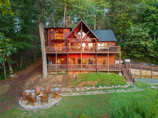 $840,000 | 144 Point Of View Road, Blue Ridge, GA 30513