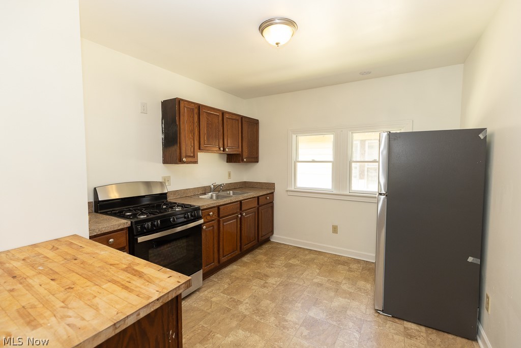 14221 Glenside Road Cleveland, OH 44110 - Photo 29 of 50