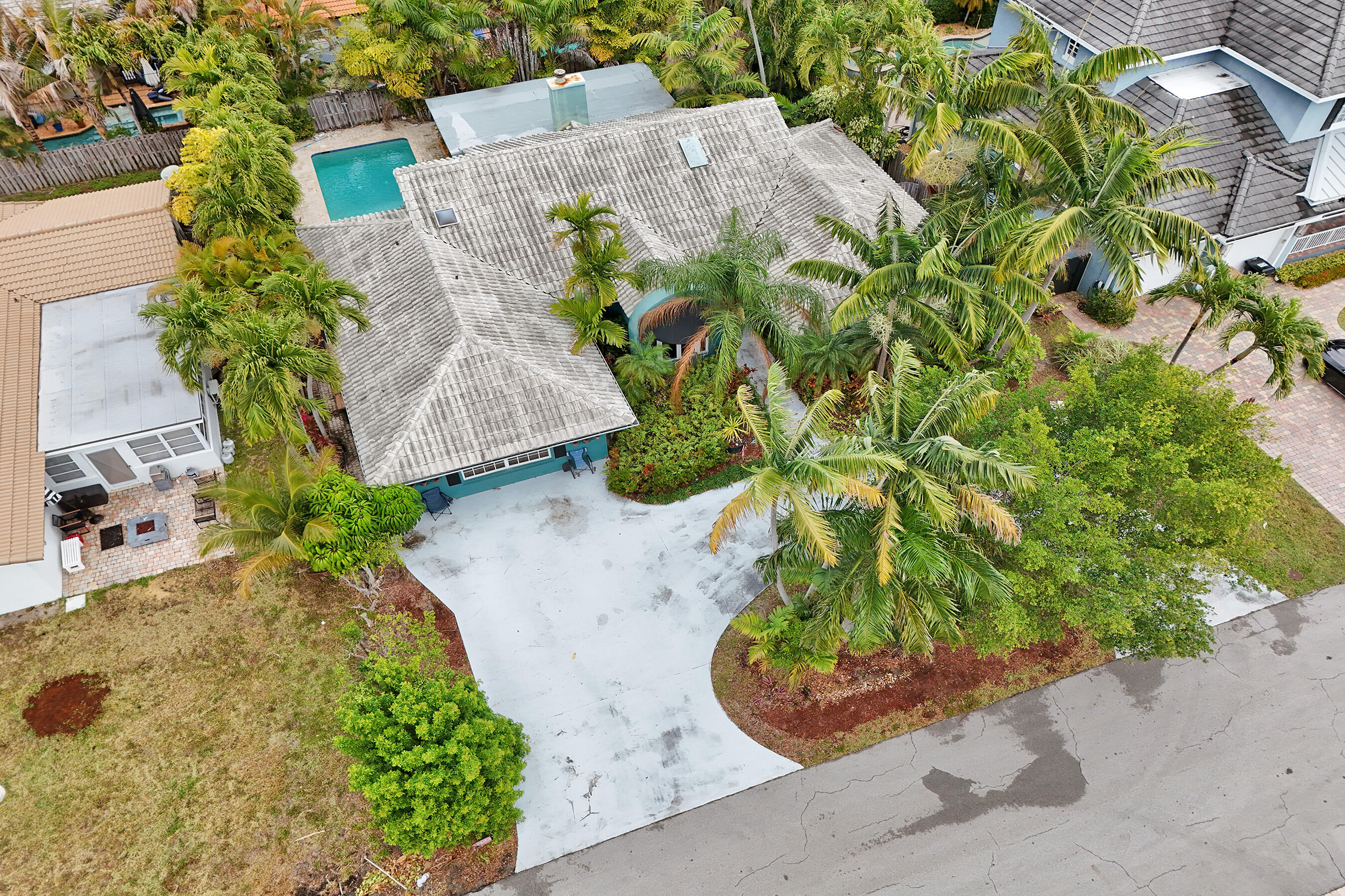 2831 Northeast 34th Court Lighthouse Point, FL 33064 - Photo 36 of 42 DJI_20260205150250_0695_D