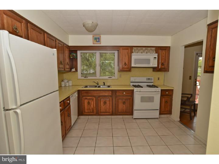 8 Bayberry Road Ewing, NJ 08618 - Photo 9 of 22