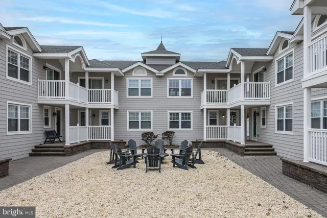 a view of a yard with sitting area