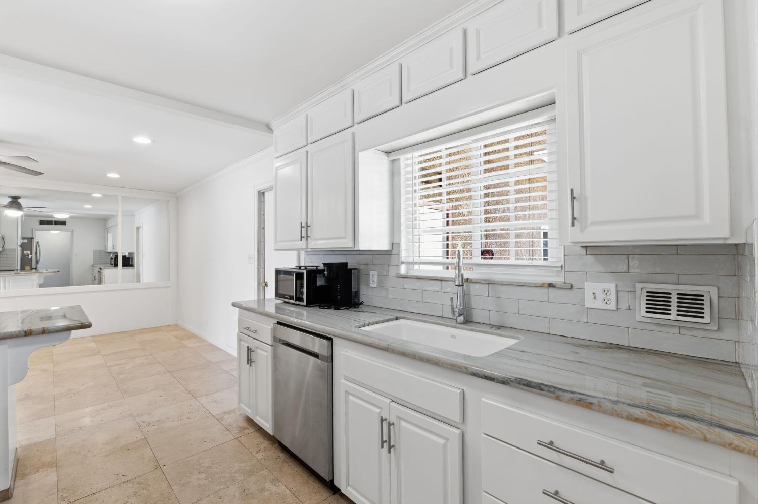 712 East San Ramon Avenue Fresno, CA 93710 - Photo 7 of 44