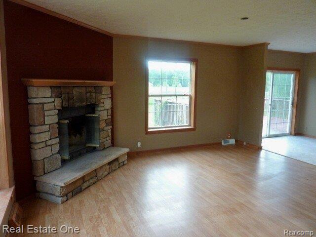 6745 Robb Road Fowlerville, MI 48836 - Photo 8 of 25 Family Room