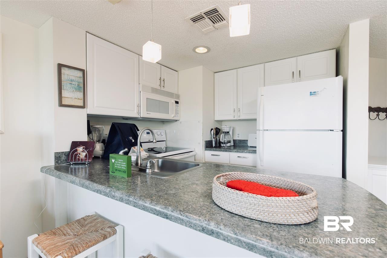 497 Plantation Road, Unit 1244 Gulf Shores, AL 36542 - Photo 16 of 50 Kitchen/Bar Area