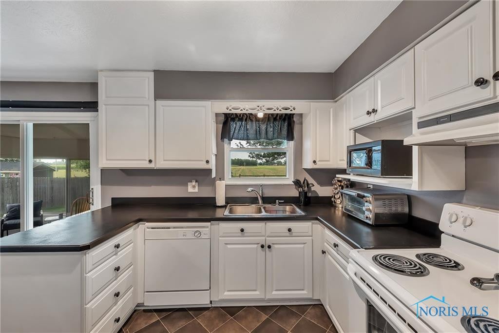 4360 Pickle Road Oregon, OH 43616 - Photo 9 of 31 Gallery Image 9