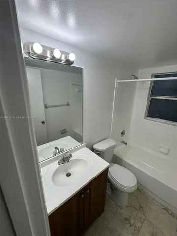 $1,750 | 1016 Twin Lakes Drive, Unit 20G, Coral Springs, FL 33071