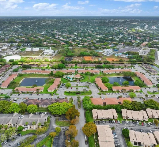 $1,750 | 1016 Twin Lakes Drive, Unit 20G, Coral Springs, FL 33071