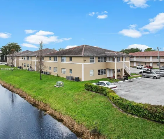 $1,750 | 1016 Twin Lakes Drive, Unit 20G, Coral Springs, FL 33071