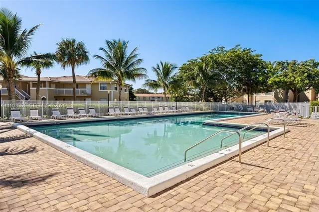 $1,750 | 1016 Twin Lakes Drive, Unit 20G, Coral Springs, FL 33071