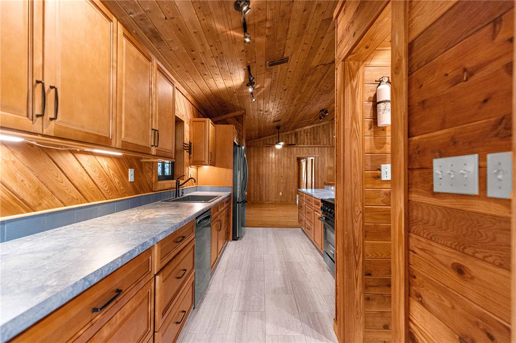 9145 Northwest 193rd Street Micanopy, FL 32667 - Photo 20 of 88