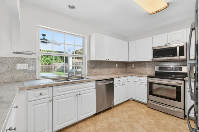 $800,000 | 2242 Gabriel Lane, West Palm Beach, FL 33406