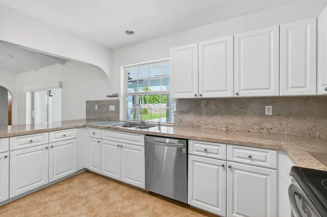 $800,000 | 2242 Gabriel Lane, West Palm Beach, FL 33406