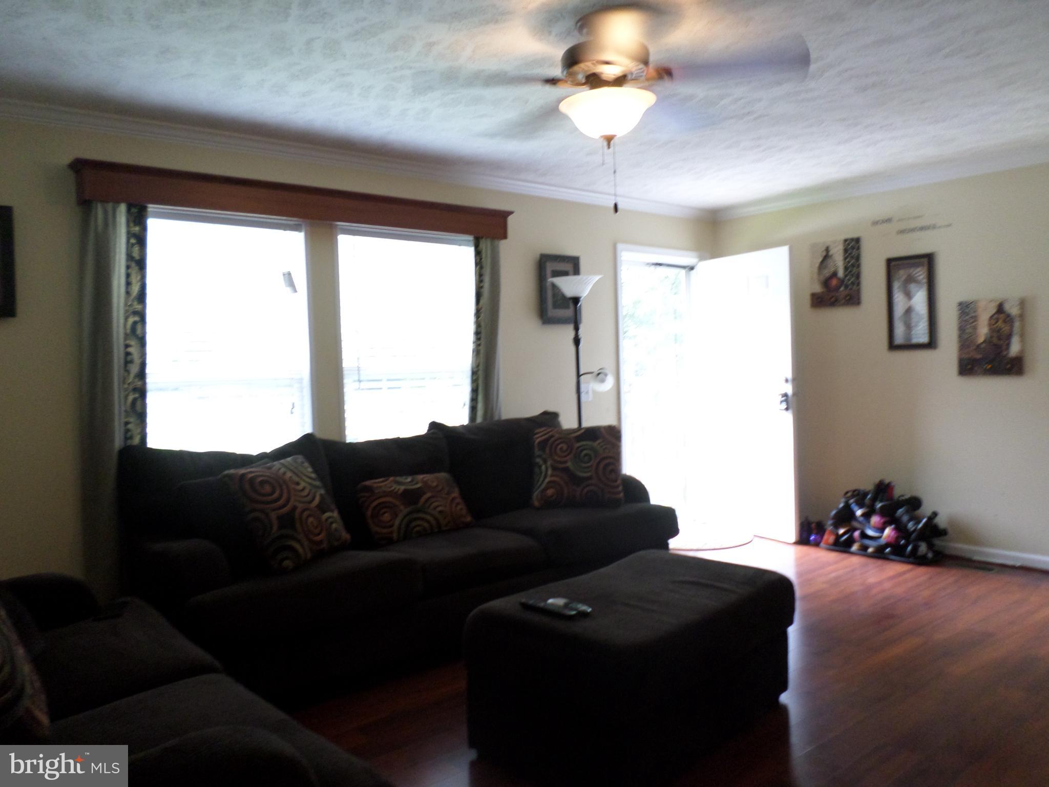 54 Forest Grove Road Colonial Beach, VA 22443 - Photo 4 of 18 Living Room