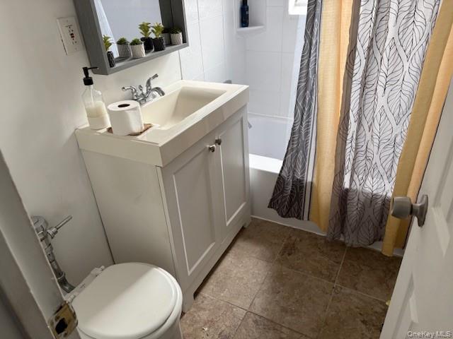 3176 Decatur Avenue, Unit 4F Bronx, NY 10467 - Photo 18 of 23 a bathroom with a sink toilet and tub