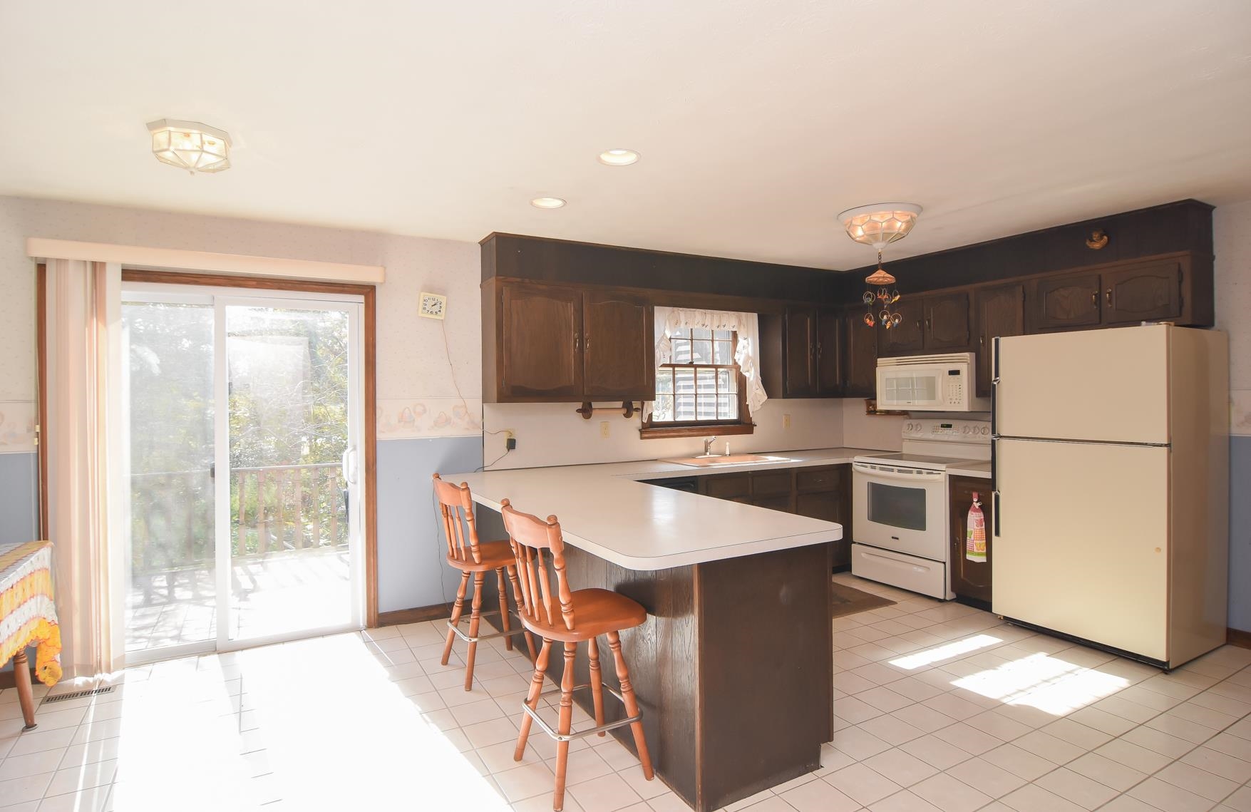 38 Elwood Road Londonderry, NH 03053 - Photo 2 of 28