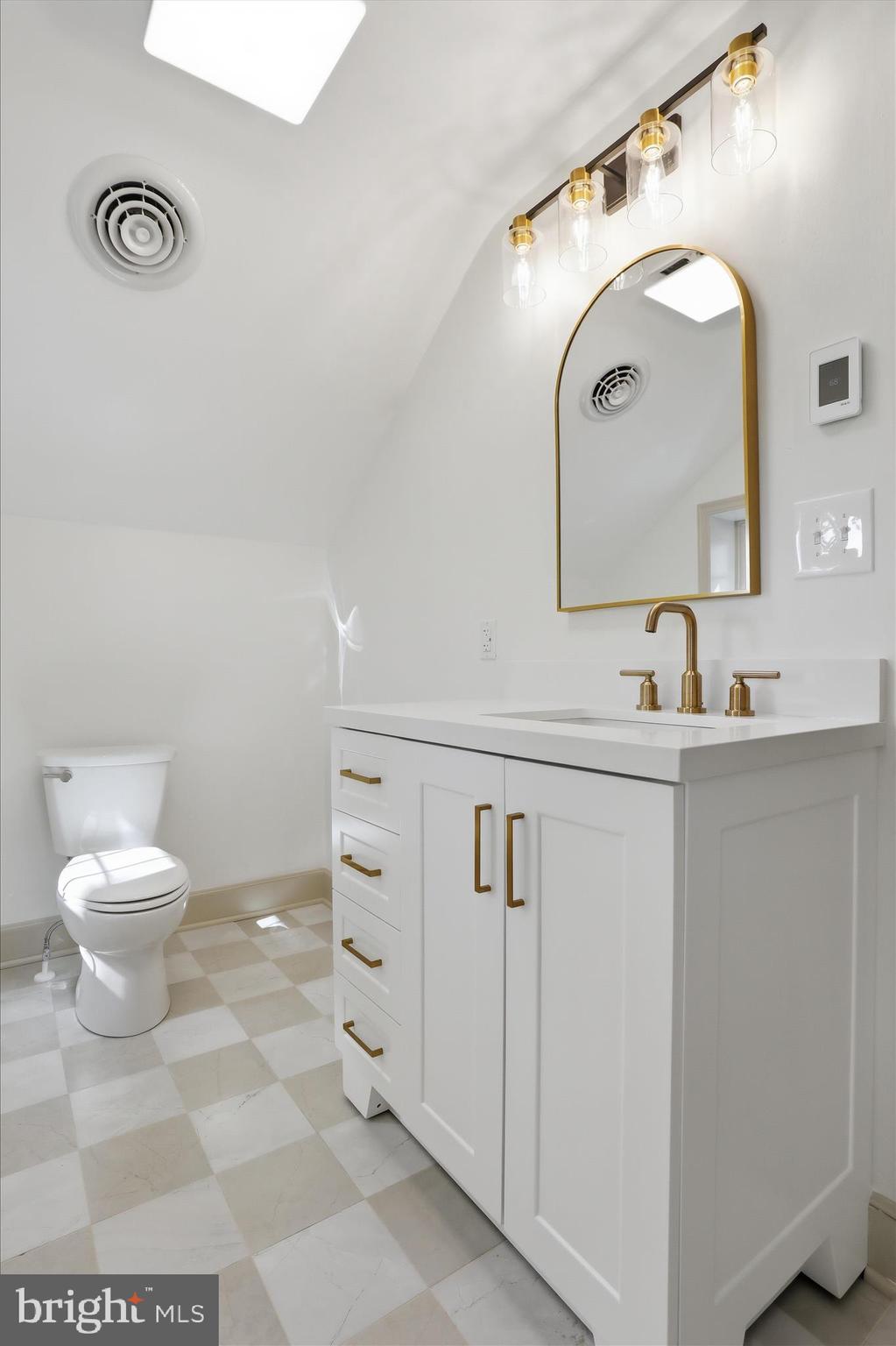 8805 Reichard Road Fairplay, MD 21733 - Photo 25 of 73 2nd Full Bathroom