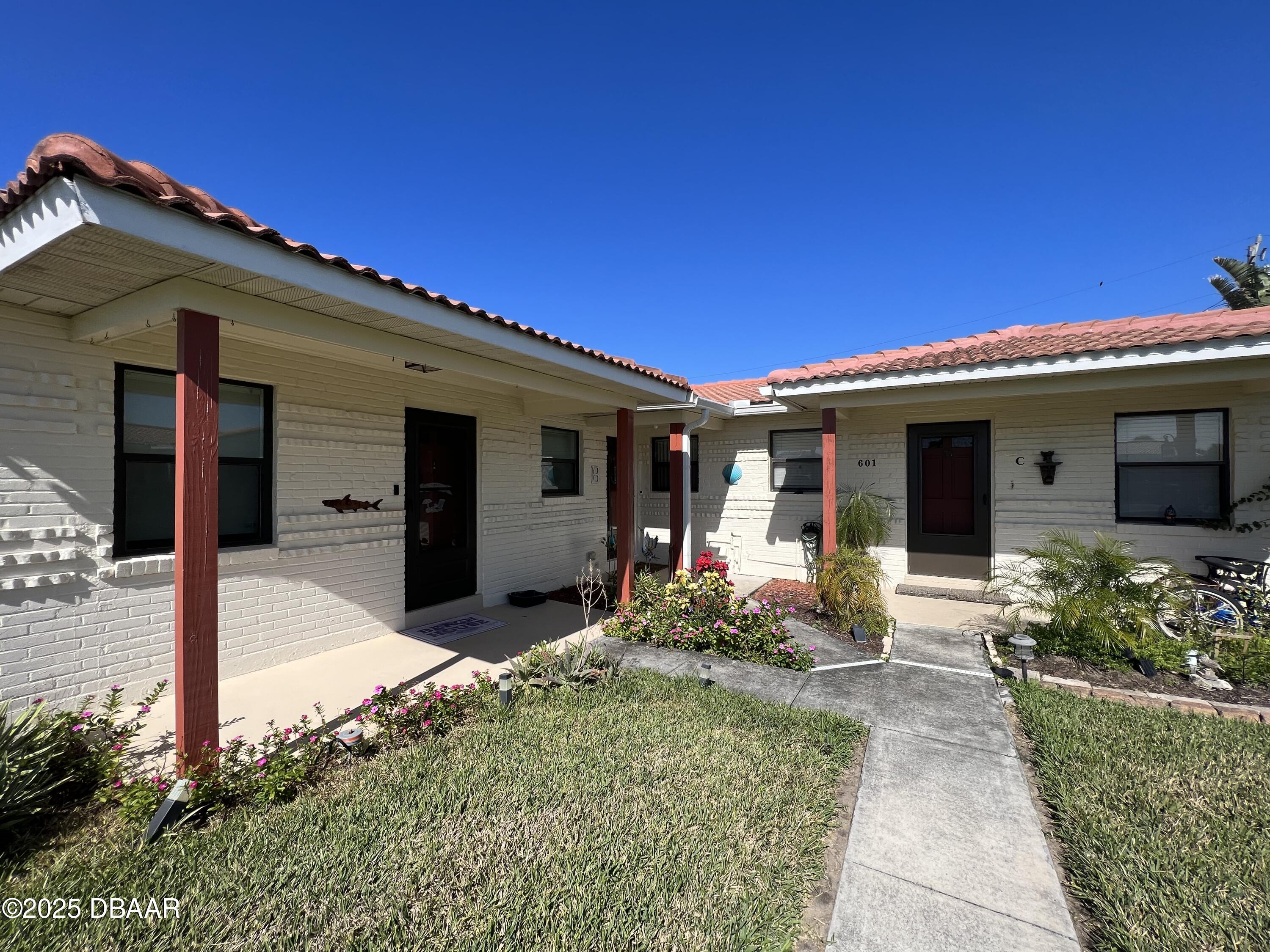 601 Robin Road, Unit B Ormond Beach, FL 32176 - Photo 2 of 28 IMG_3587