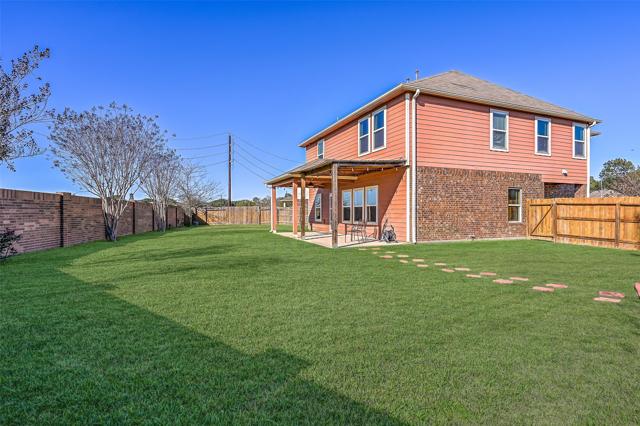 4206 Brightridge Court Rosenberg, TX 77471 - Photo 26 of 27 a front view of house with yard and green space