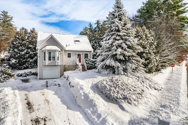 $490,000 | 29 Dale Road, Hooksett, NH 03106