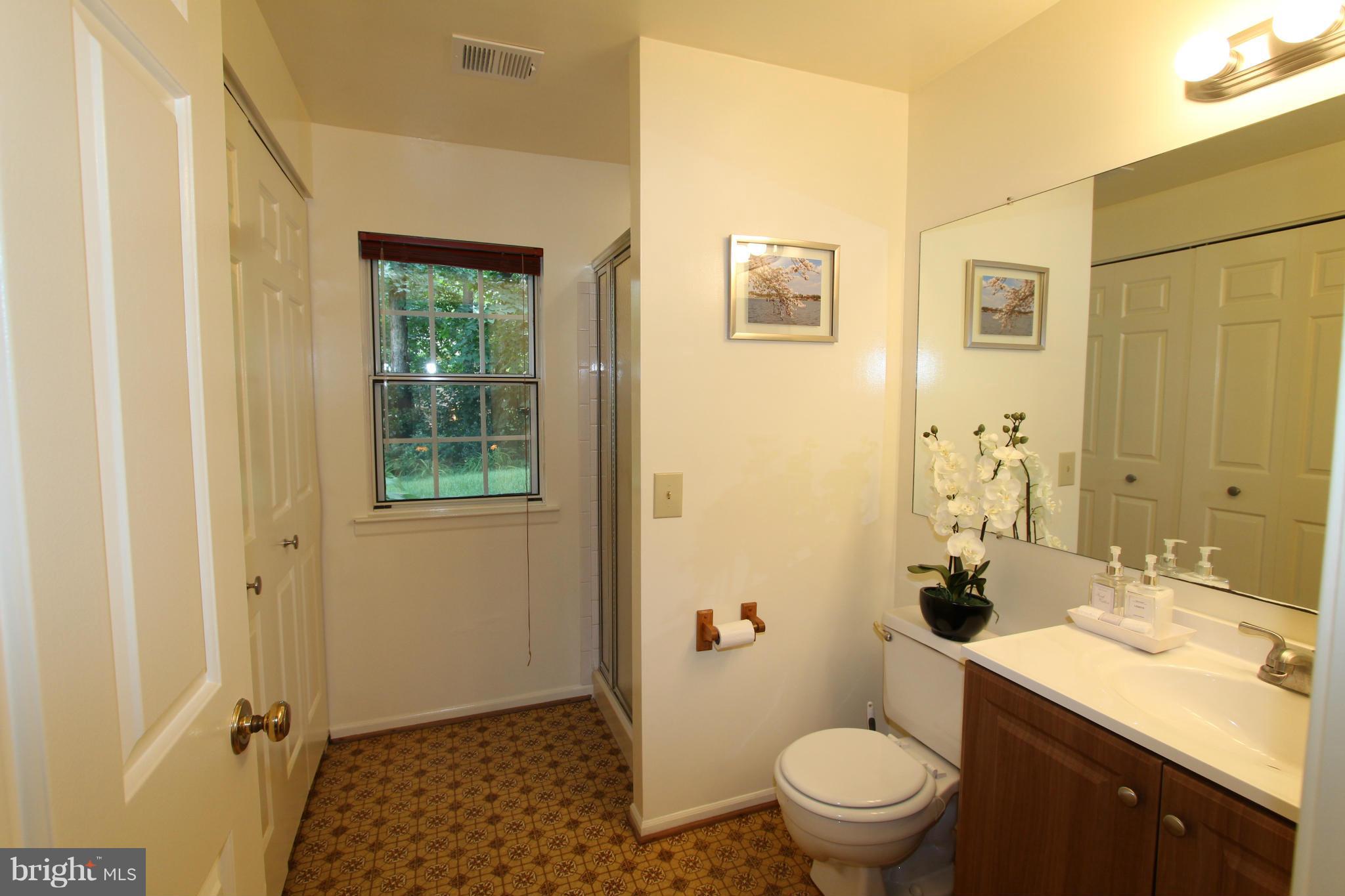 5961 Powell's Landing Road Burke, VA 22015 - Photo 20 of 26 Bath