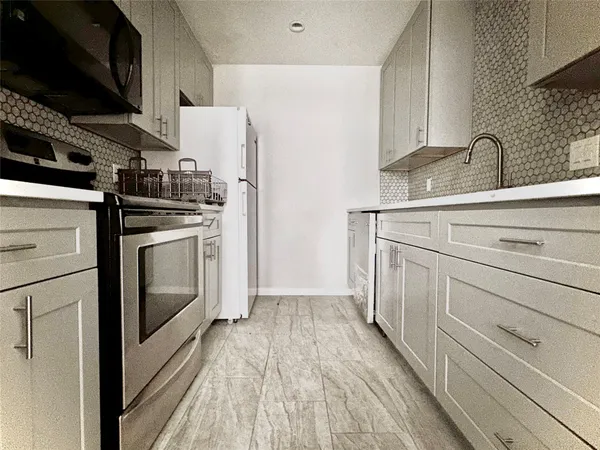 a view of empty room with closet