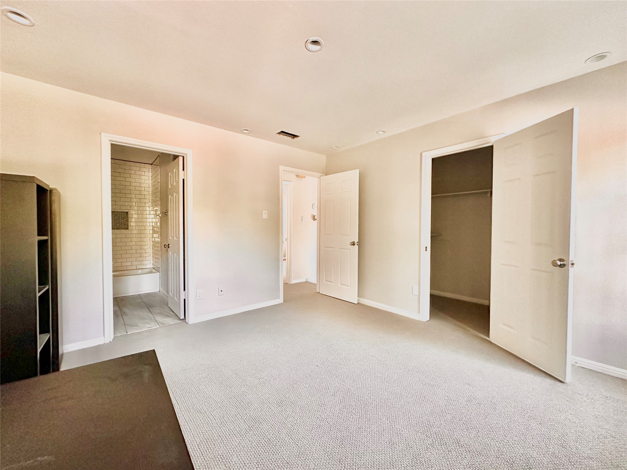 2529 Rio Grande Street, Unit 1 Austin, TX 78705 - Photo 5 of 9 a view of empty room with closet