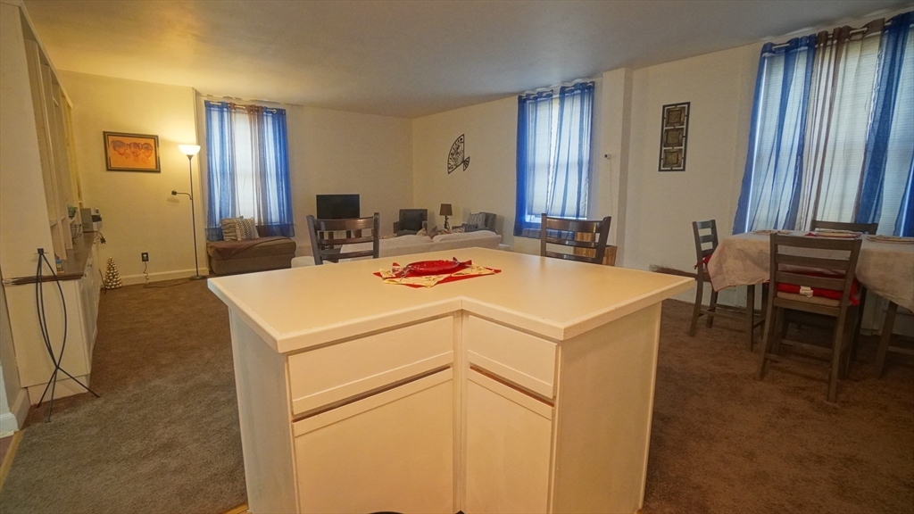 140 Chestnut Street, Unit 314 Springfield, MA 01103 - Photo 10 of 21 a utility room with washer and dryer