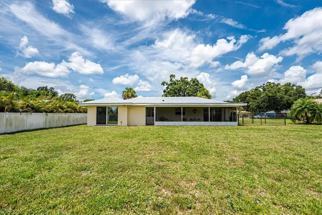 $425,000 | 1426 34th Avenue, Vero Beach, FL 32960