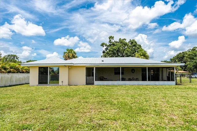 $425,000 | 1426 34th Avenue, Vero Beach, FL 32960