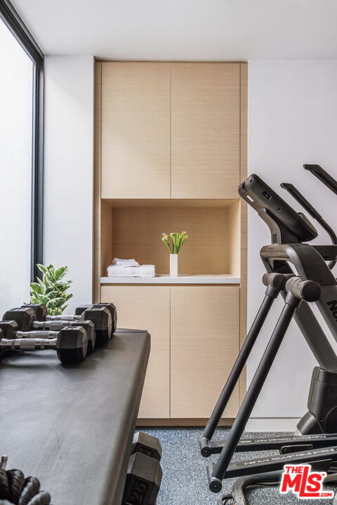 2200 Stradella Road Los Angeles, CA 90077 - Photo 16 of 27 a room with gym equipment