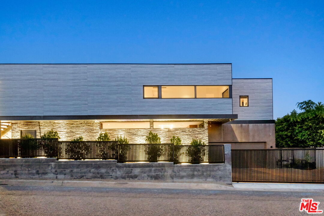 2200 Stradella Road Los Angeles, CA 90077 - Photo 25 of 27