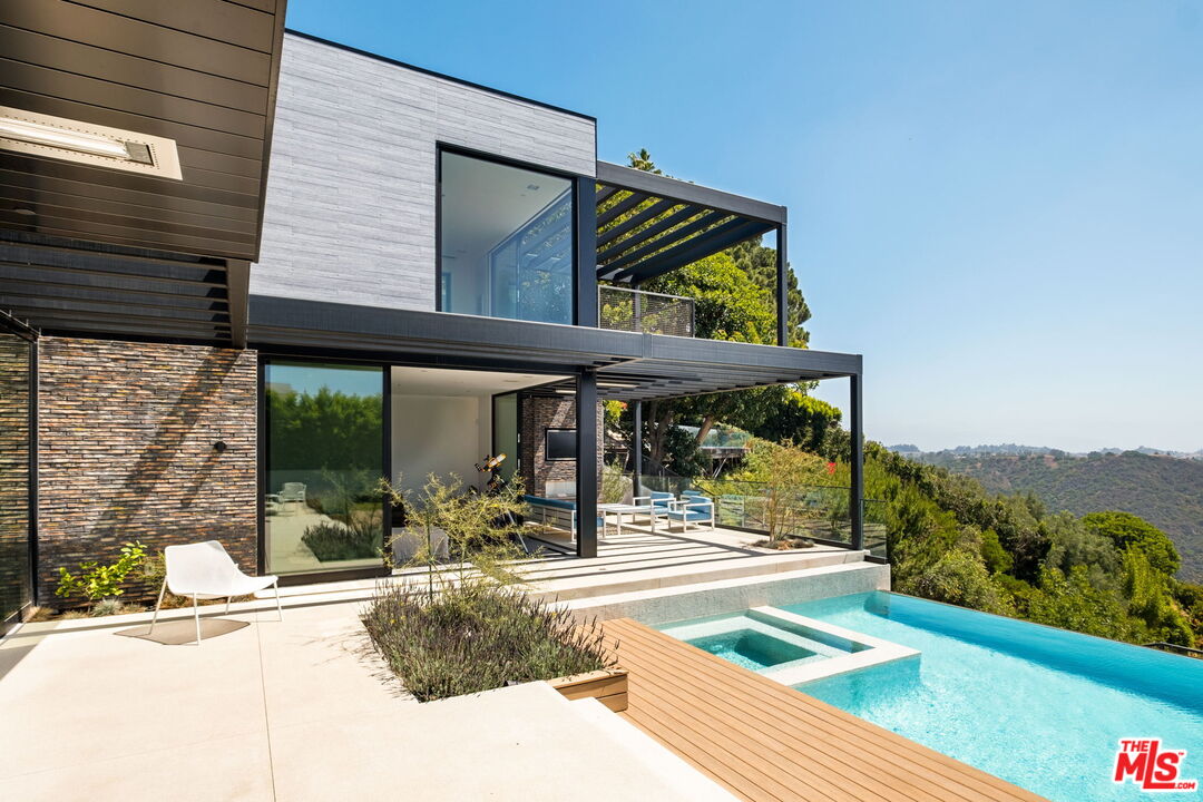 2200 Stradella Road Los Angeles, CA 90077 - Photo 5 of 27 a view of outdoor space