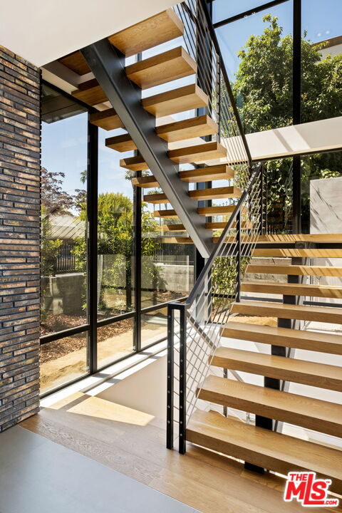 2200 Stradella Road Los Angeles, CA 90077 - Photo 10 of 27 a view of entryway