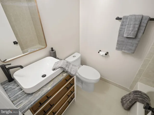 $1,999 | 59 New York Avenue Northwest, Unit B, Washington, DC 20001