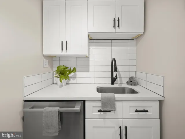 $1,999 | 59 New York Avenue Northwest, Unit B, Washington, DC 20001